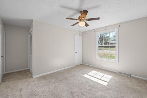 1524 S Freestone Dr, S Clarksville TN 37042