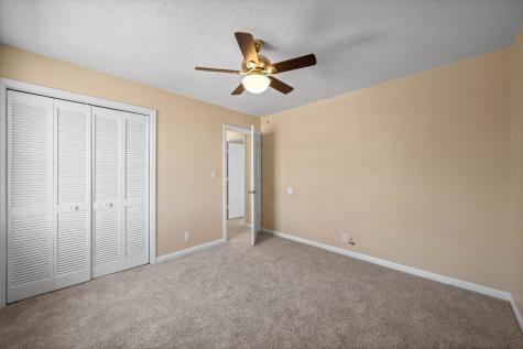 1524 S Freestone Dr, S Clarksville TN 37042