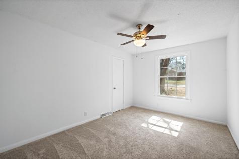 1524 S Freestone Dr, S Clarksville TN 37042