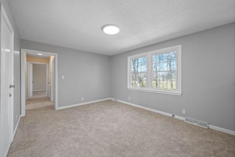 1524 S Freestone Dr, S Clarksville TN 37042