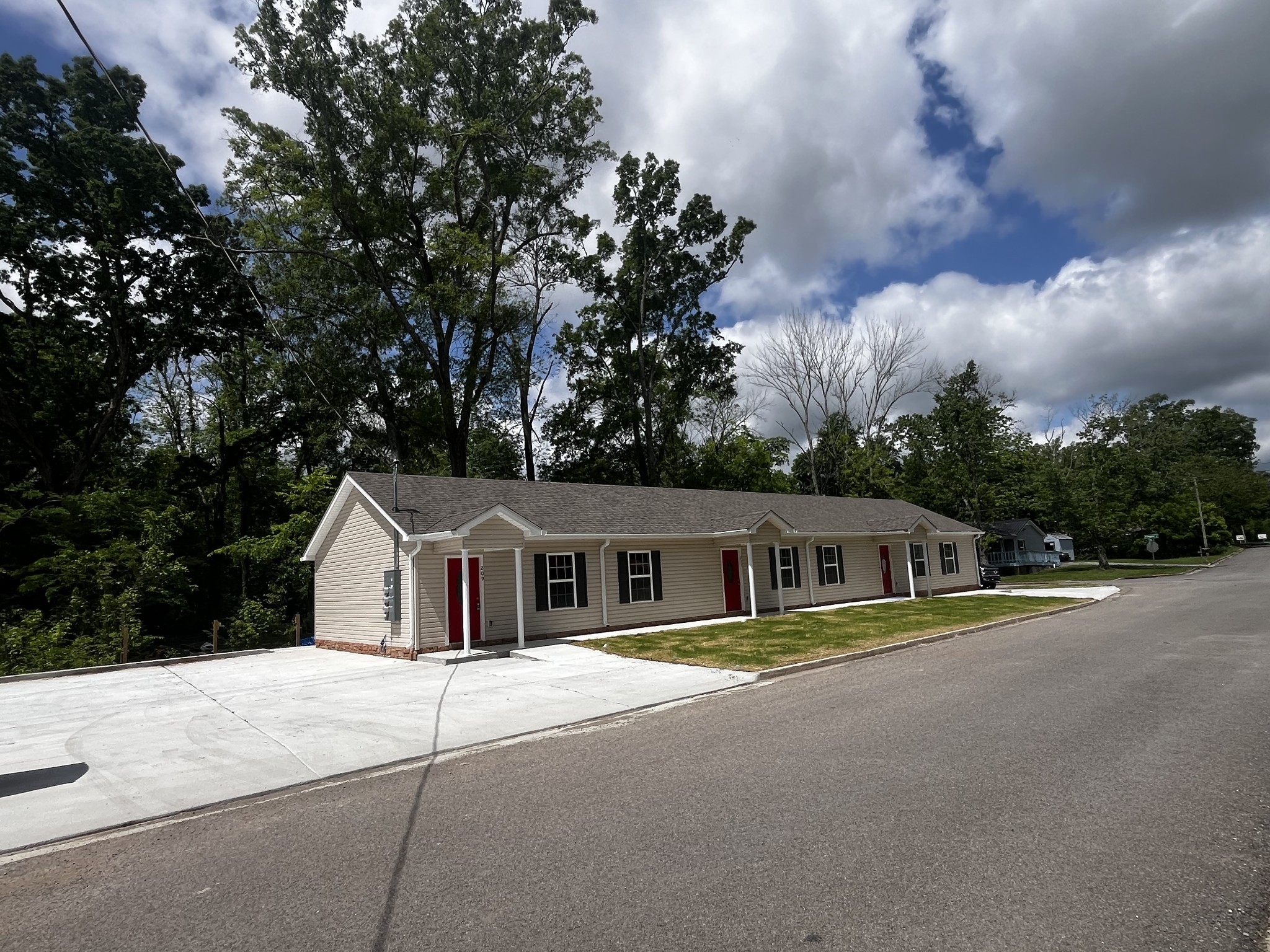 213 Thomas Street Tullahoma TN 37388