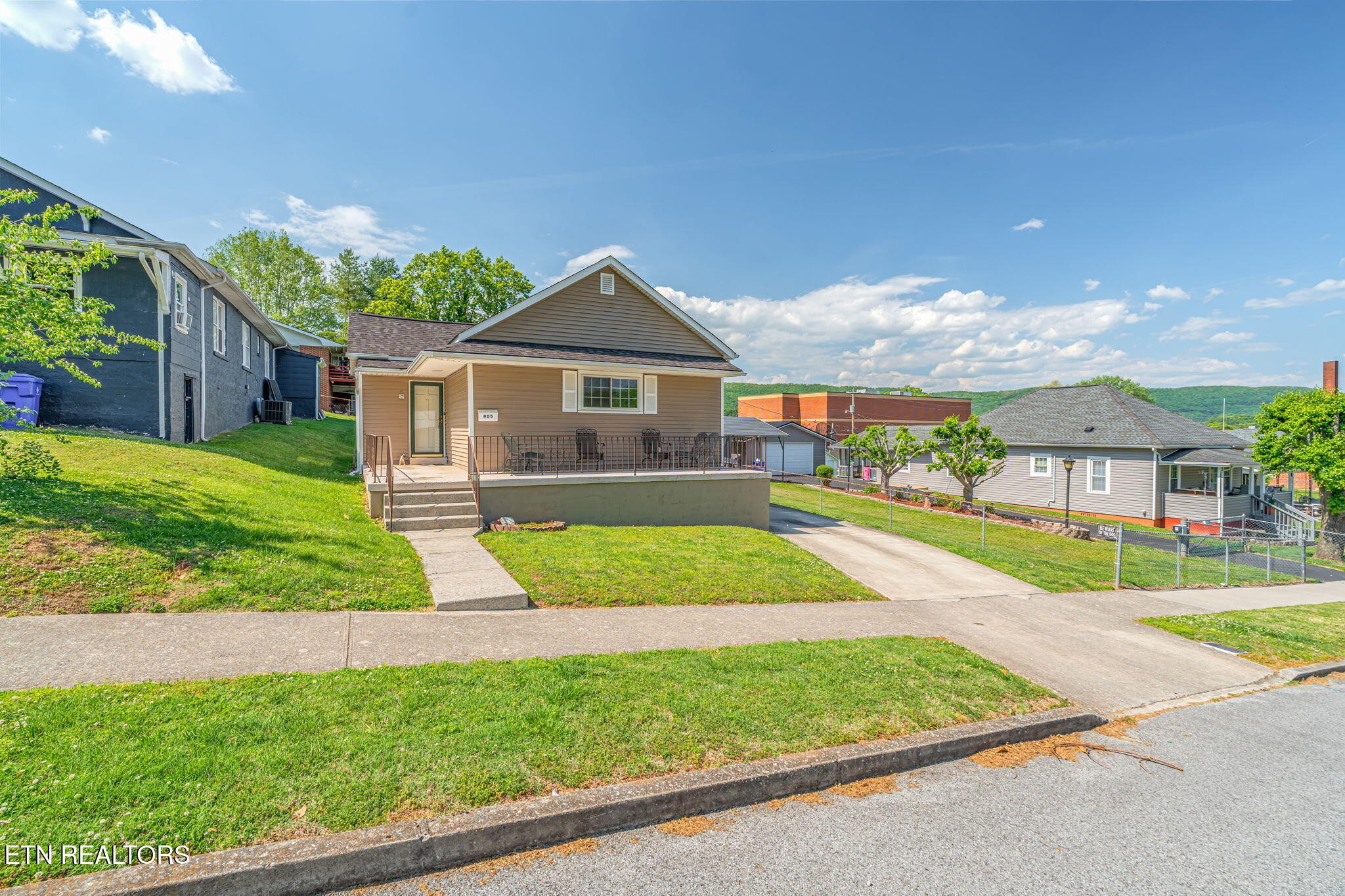 905 Cumberland Street Harriman TN 37748