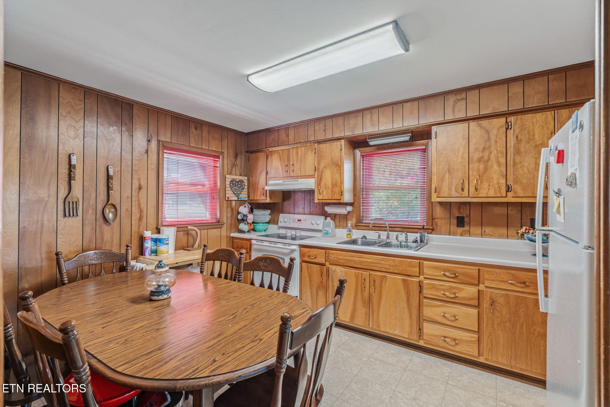 905 Cumberland Street Harriman TN 37748