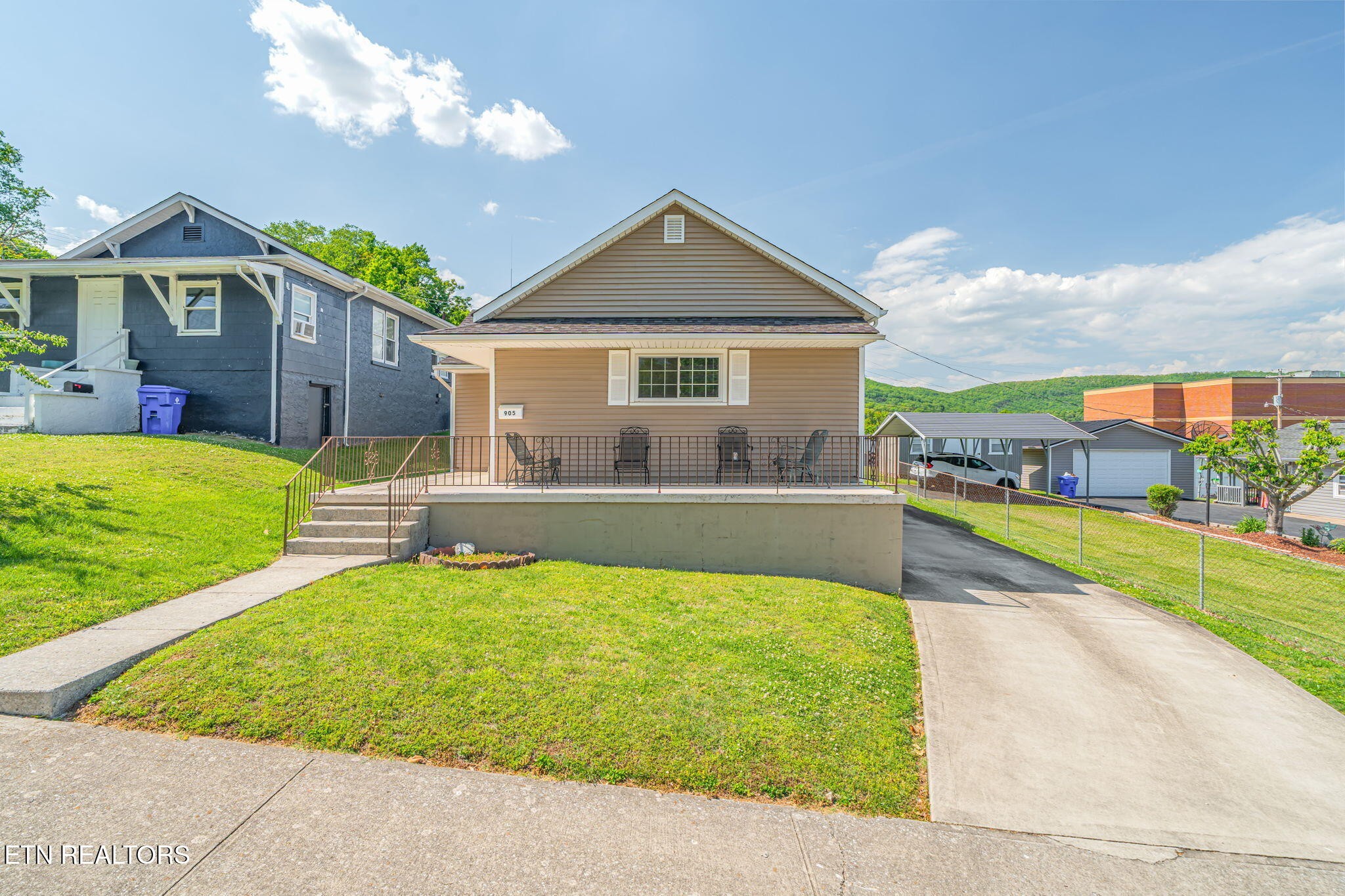 905 Cumberland Street Harriman TN 37748