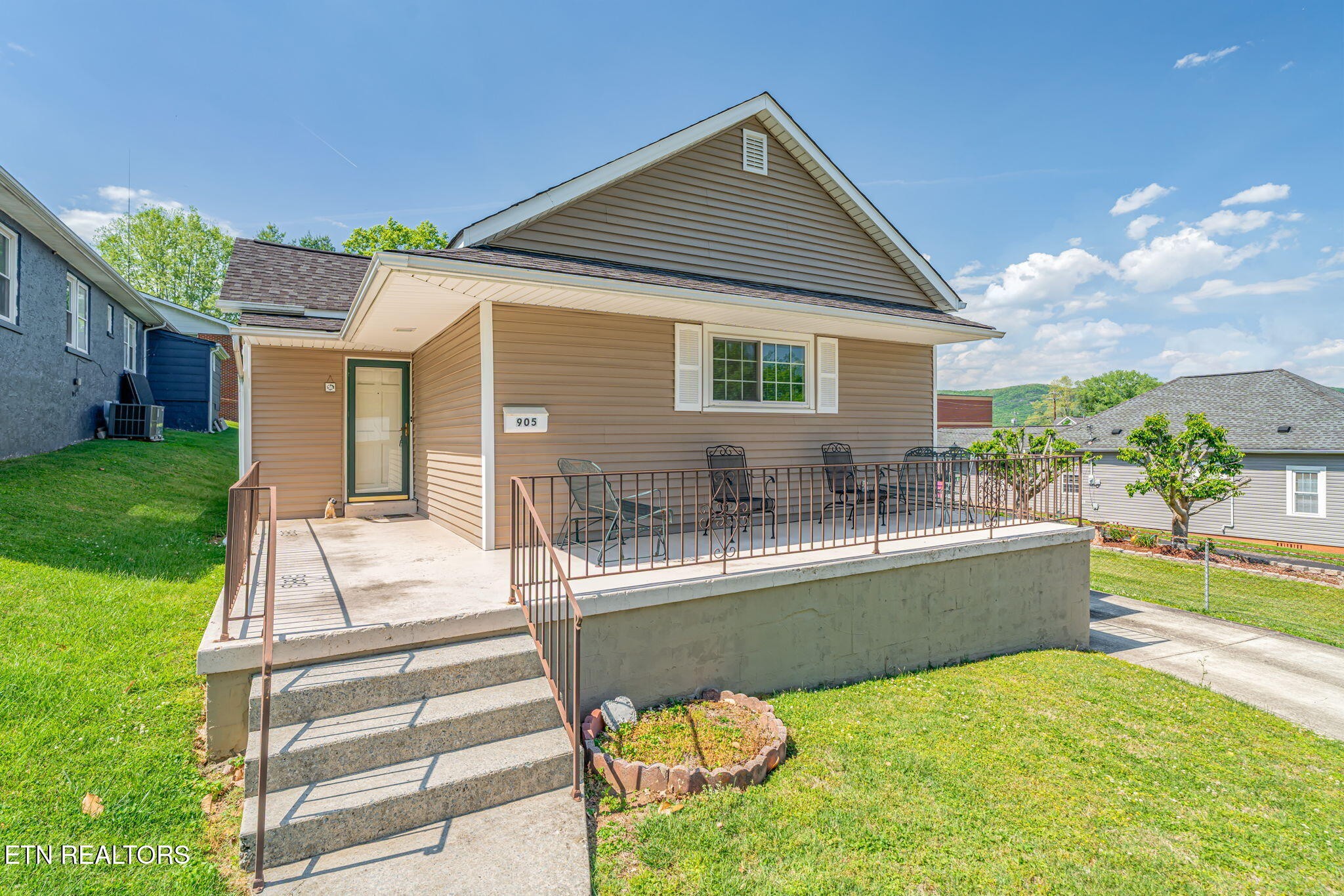 905 Cumberland Street Harriman TN 37748