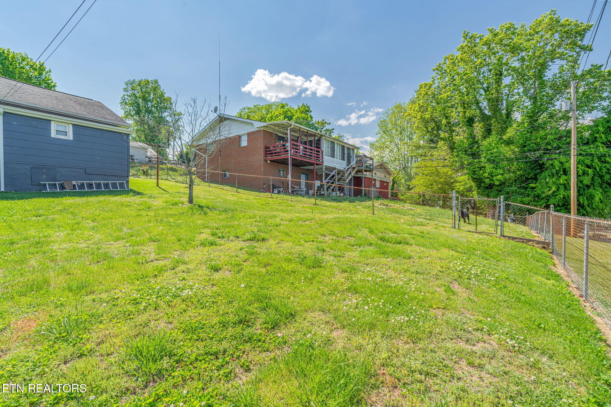 905 Cumberland Street Harriman TN 37748
