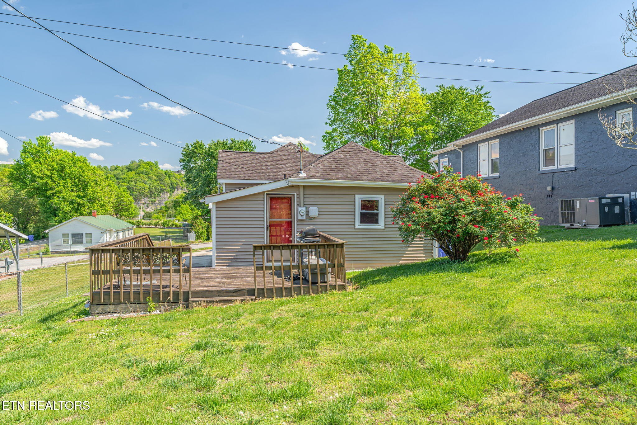 905 Cumberland Street Harriman TN 37748
