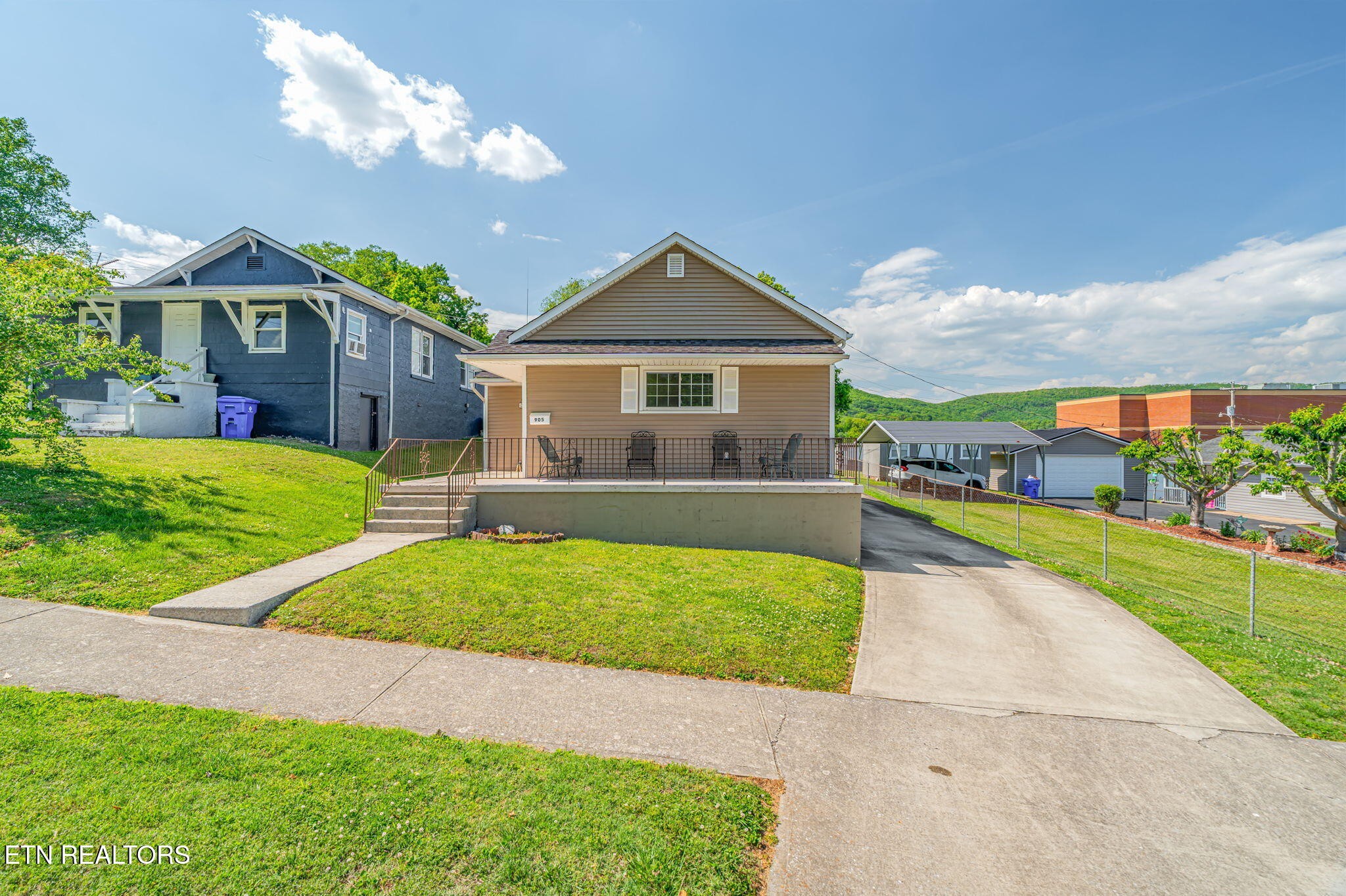 905 Cumberland Street Harriman TN 37748
