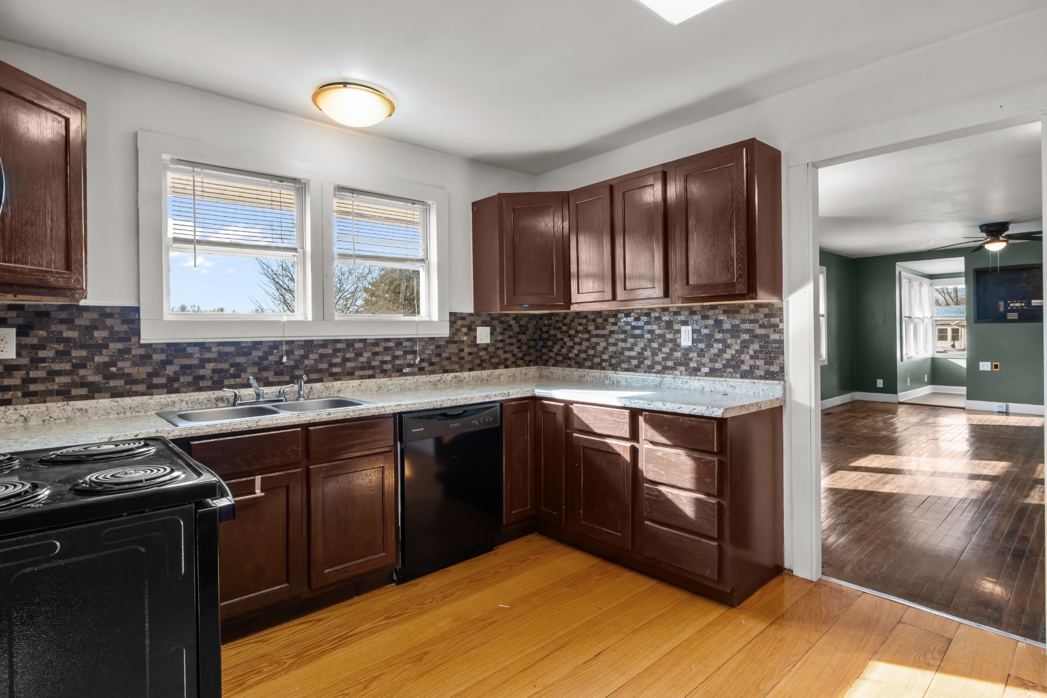 202 Parkway, W Dickson TN 37055