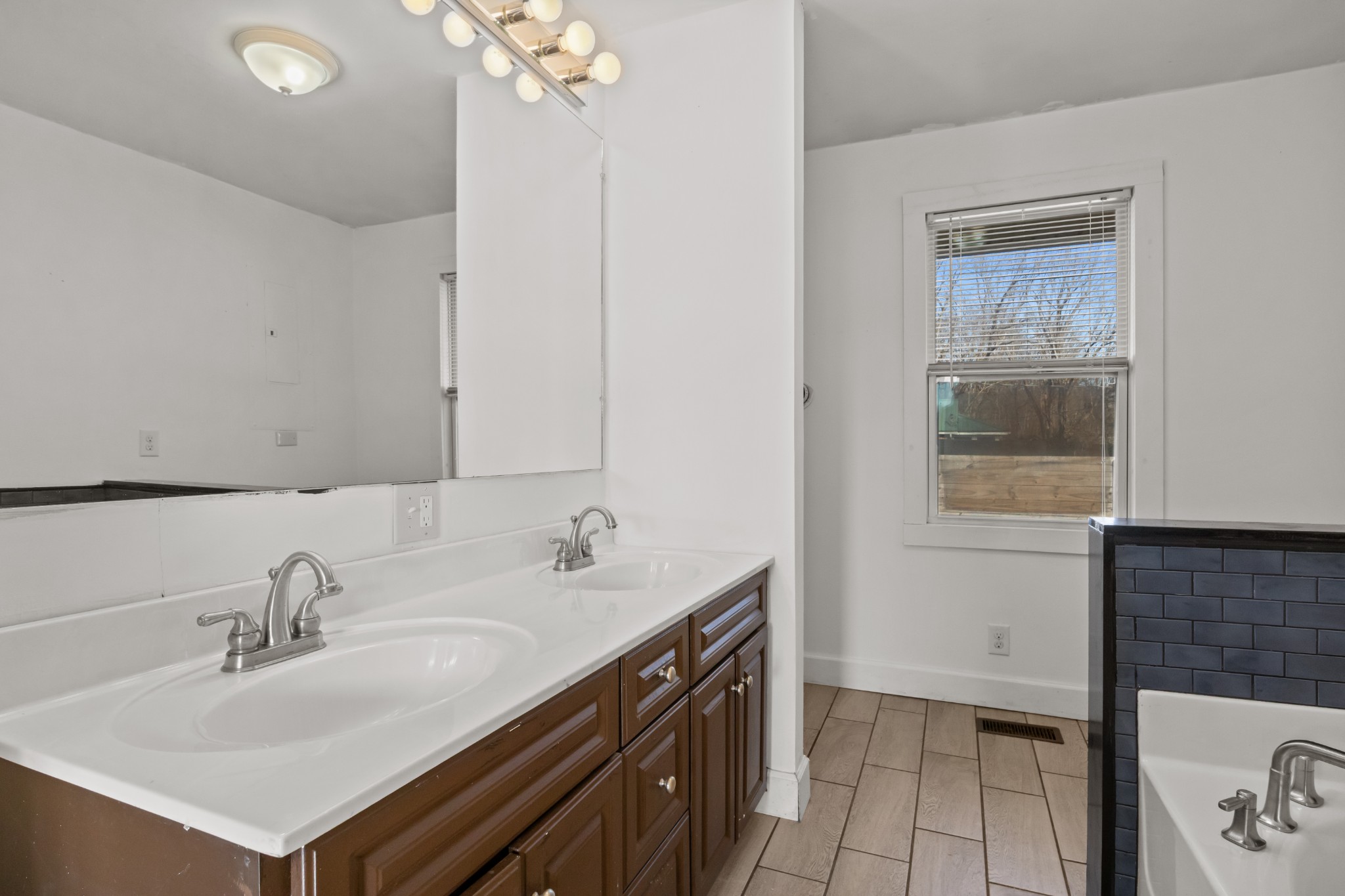 202 Parkway, W Dickson TN 37055
