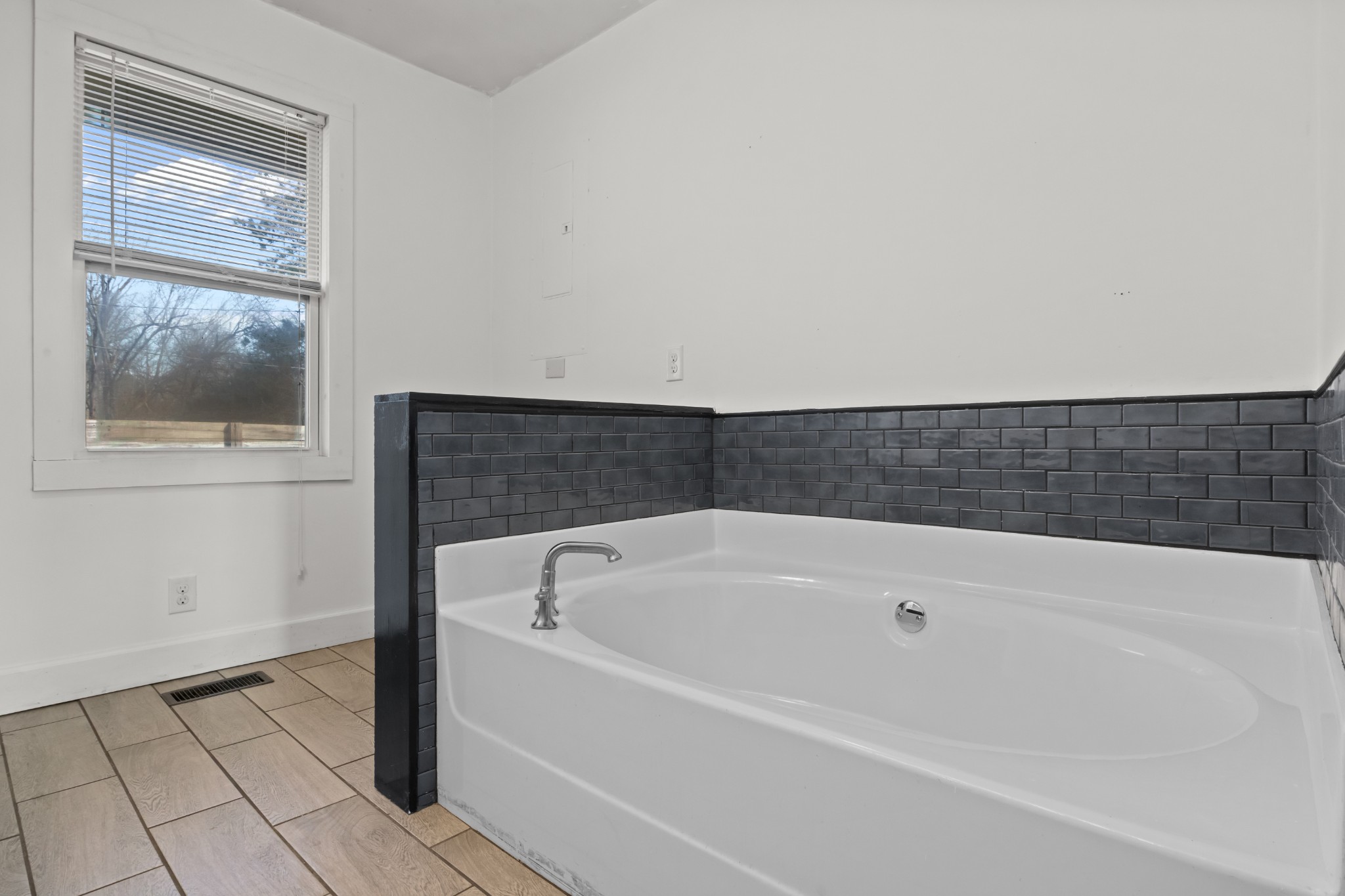 202 Parkway, W Dickson TN 37055