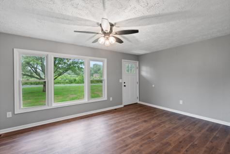 113 Brook Street Mc Ewen TN 37101