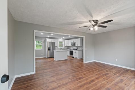 113 Brook Street Mc Ewen TN 37101