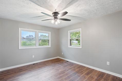113 Brook Street Mc Ewen TN 37101