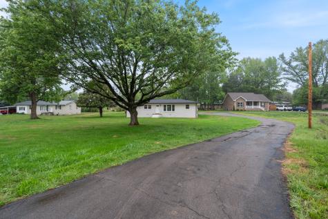 113 Brook Street Mc Ewen TN 37101
