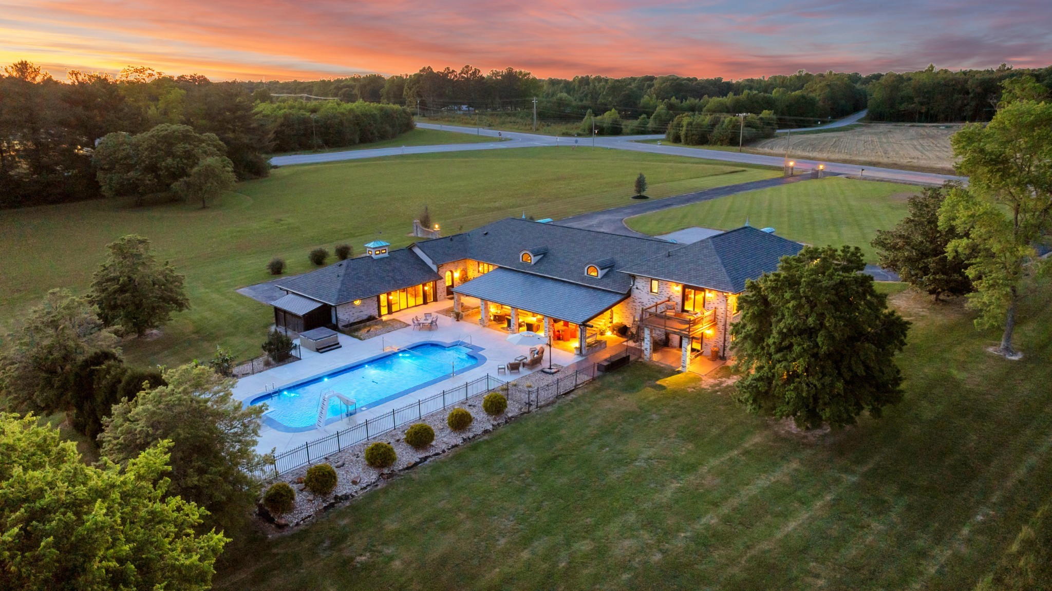 5016 Hillsboro Highway Hillsboro TN 37342