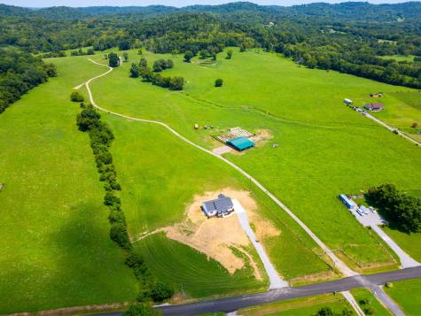 647 Chipman Road Bethpage TN 37022