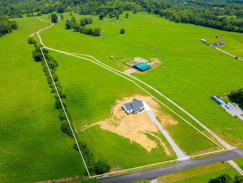 647 Chipman Road Bethpage TN 37022
