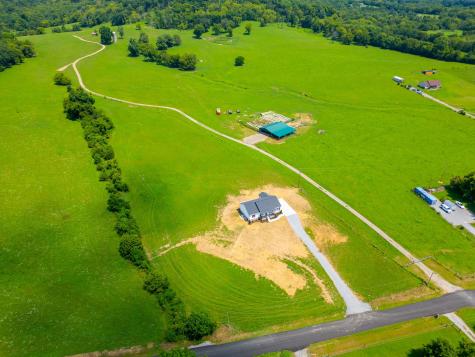 647 Chipman Road Bethpage TN 37022
