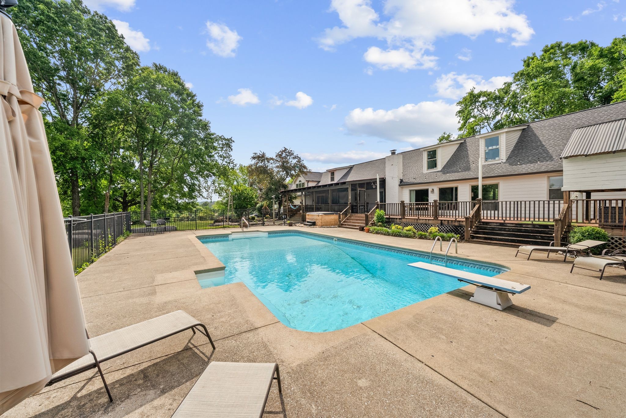 6476 Lickton Pike Goodlettsville TN 37072