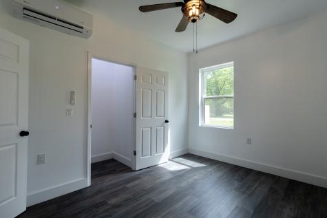 236 W Fourth Avenue Lobelville TN 37097