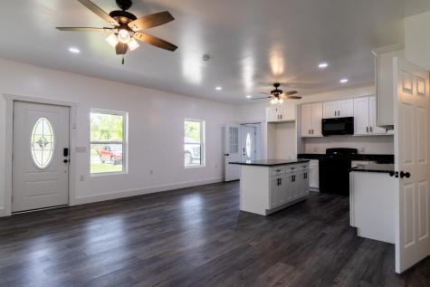 236 W Fourth Avenue Lobelville TN 37097