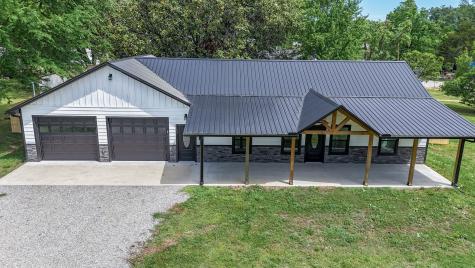 236 W Fourth Avenue Lobelville TN 37097