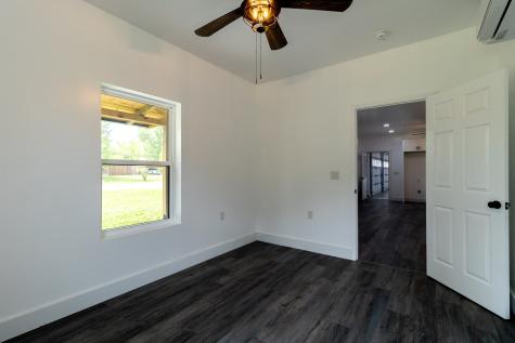 236 W Fourth Avenue Lobelville TN 37097