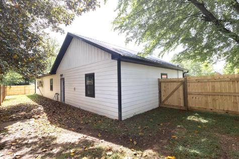 236 W Fourth Avenue Lobelville TN 37097