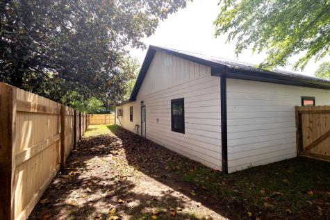 236 W Fourth Avenue Lobelville TN 37097