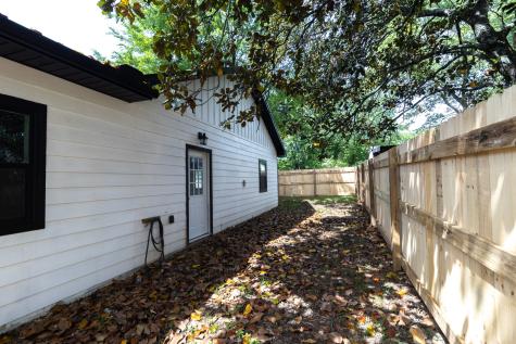 236 W Fourth Avenue Lobelville TN 37097