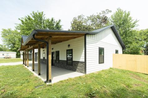 236 W Fourth Avenue Lobelville TN 37097