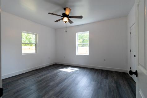 236 W Fourth Avenue Lobelville TN 37097
