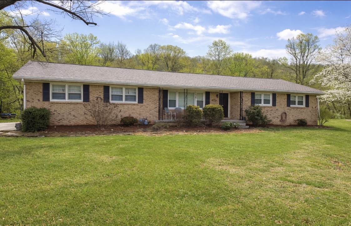 906 Riverside Circle Celina TN 38551