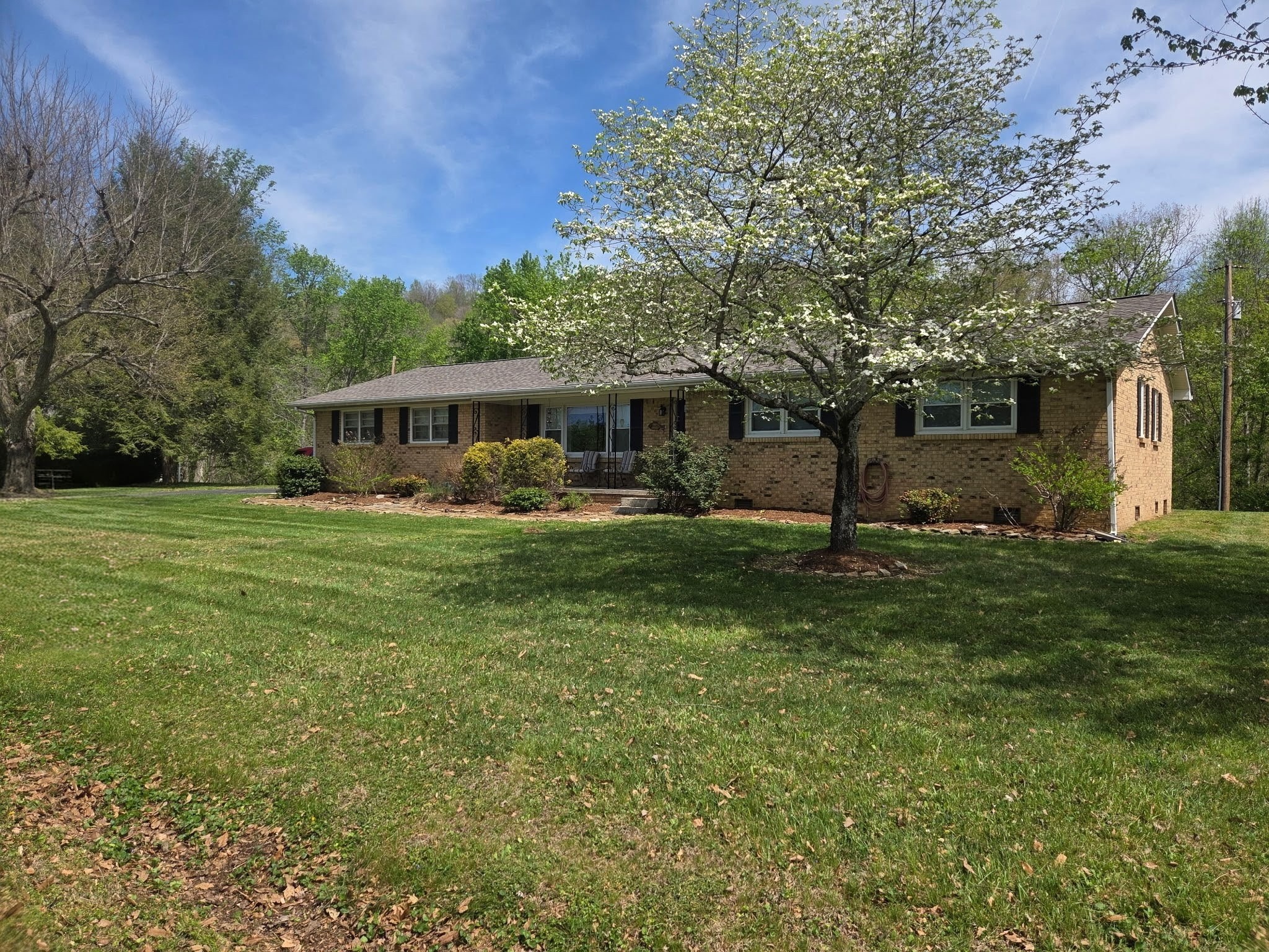 906 Riverside Circle Celina TN 38551