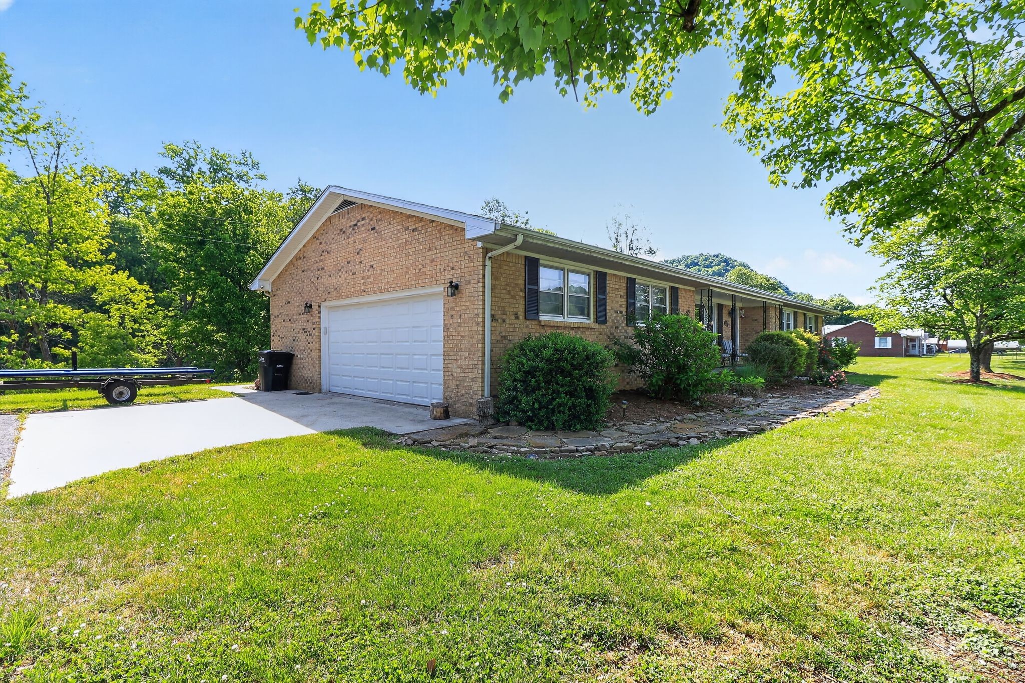 906 Riverside Circle Celina TN 38551