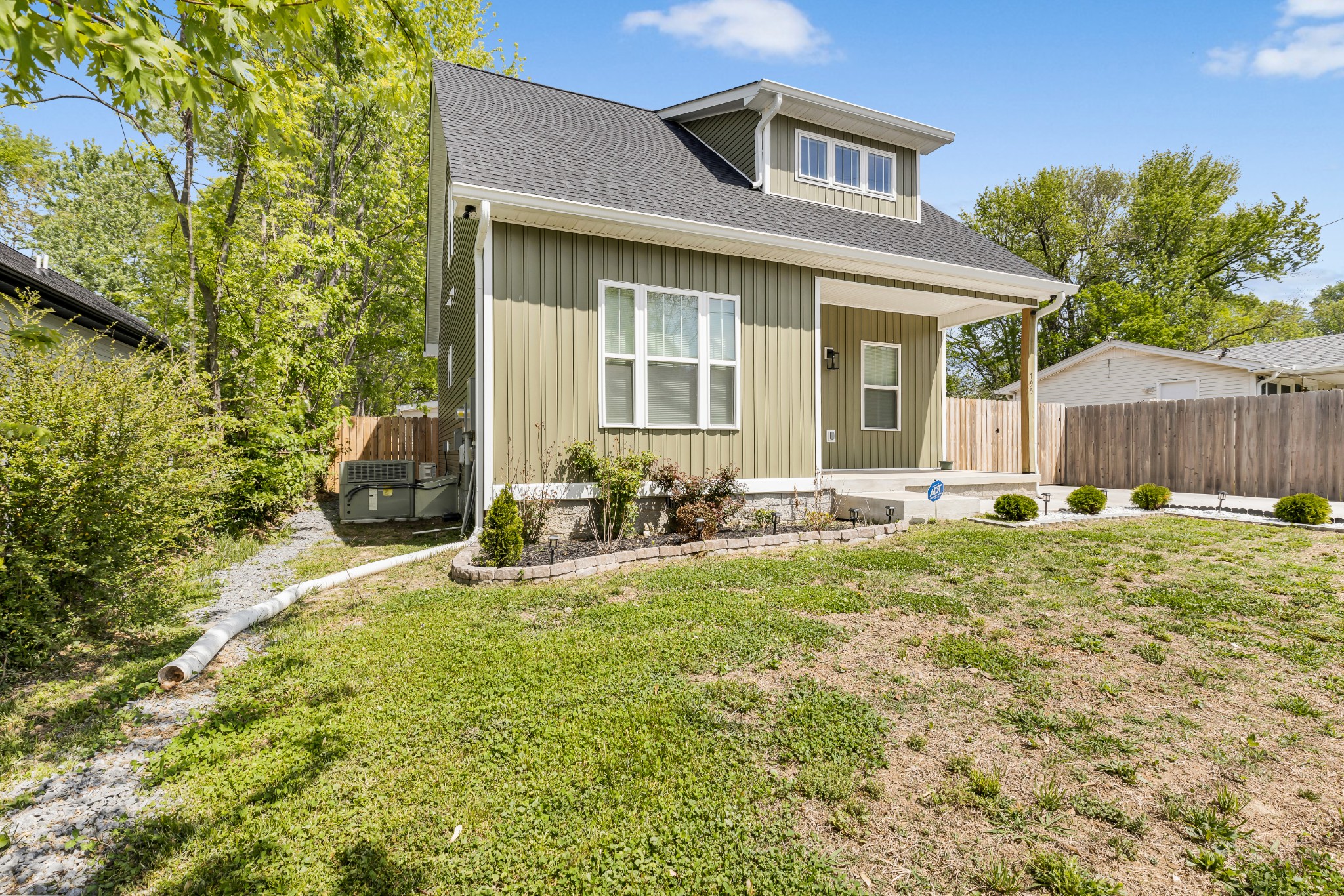 795 19th Ave, W Springfield TN 37172