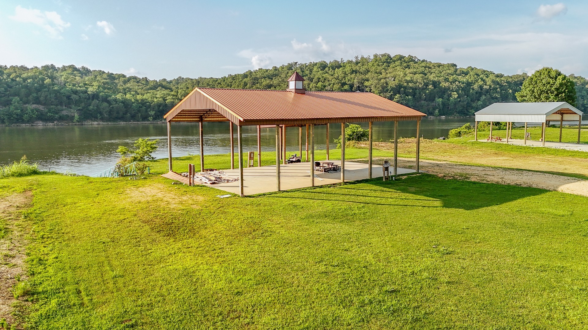 753 River Front Drive Clifton TN 38425
