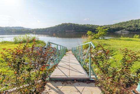 753 River Front Drive Clifton TN 38425