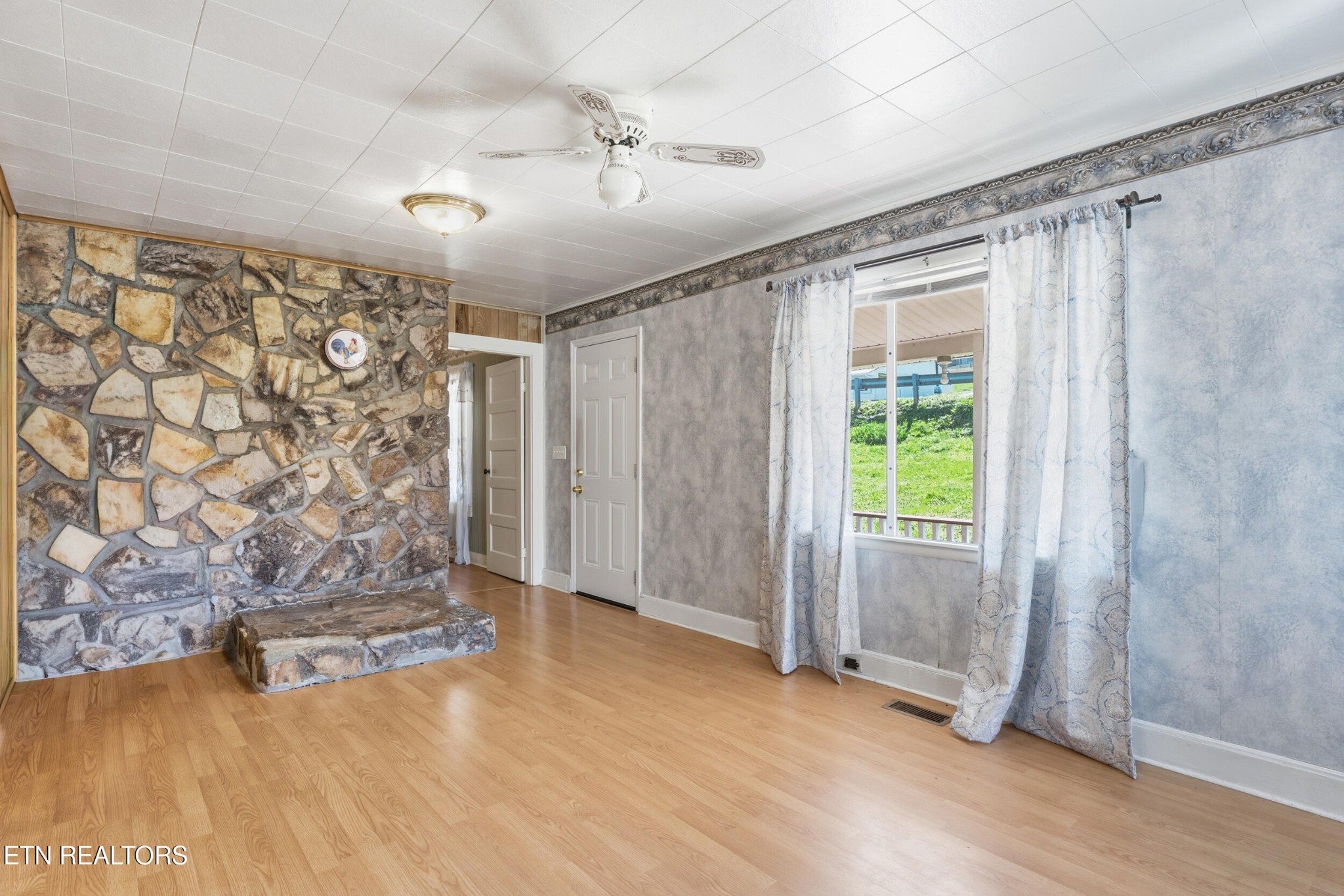 601 Kingston Street Lenoir City TN 37771