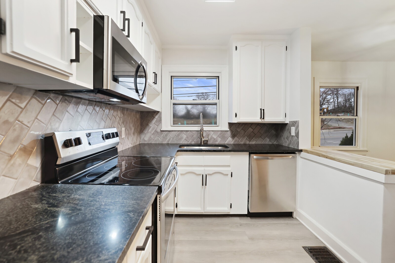 522 E Trinity Ln, E Nashville TN 37207