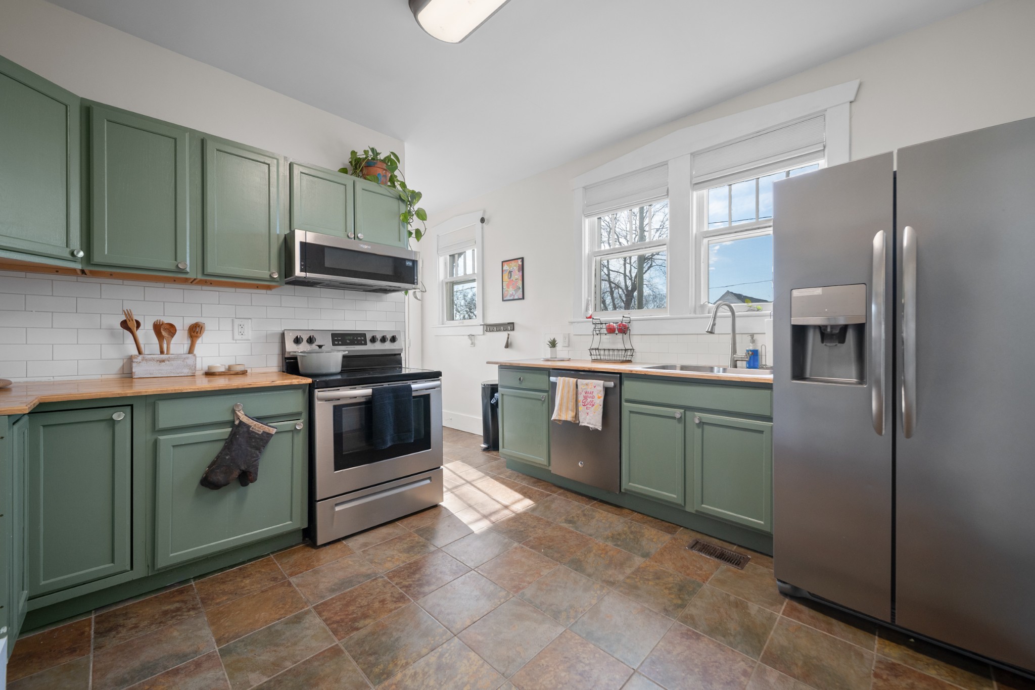 610 5th Ave, W Springfield TN 37172
