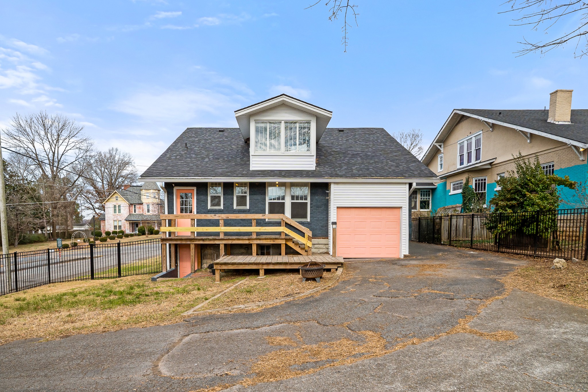 610 5th Ave, W Springfield TN 37172