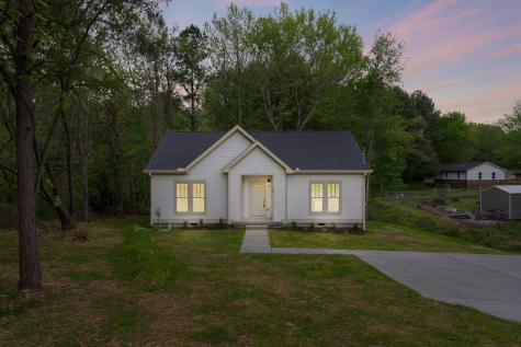 1125 Allen Road Burns TN 37029