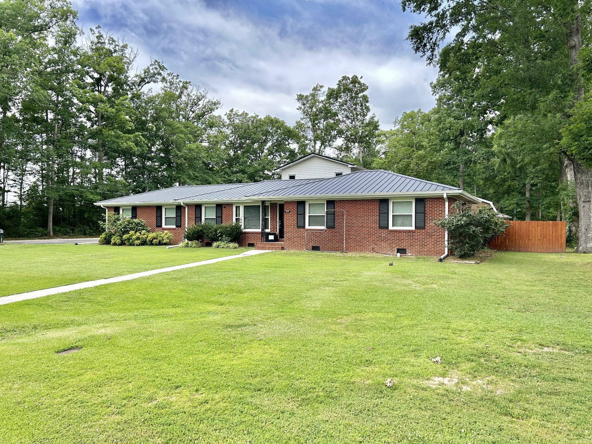 1212 Woodcrest Drive Manchester TN 37355