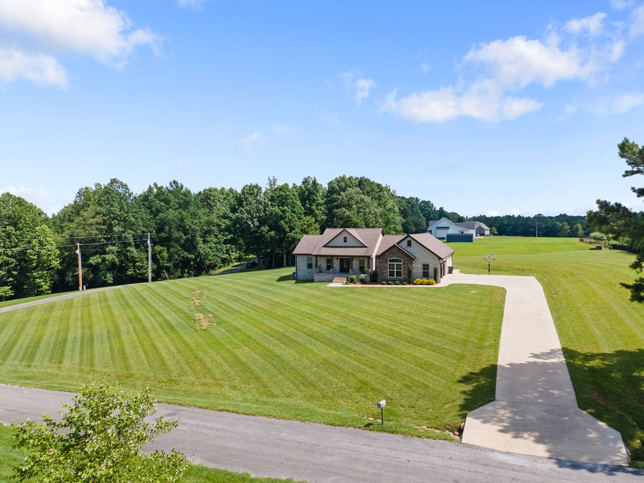 268 Planters Circle Leoma TN 38468