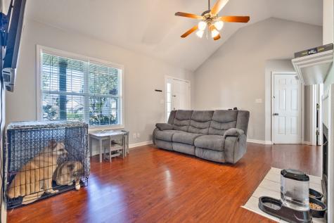 4049 New Grange Circle Clarksville TN 37040