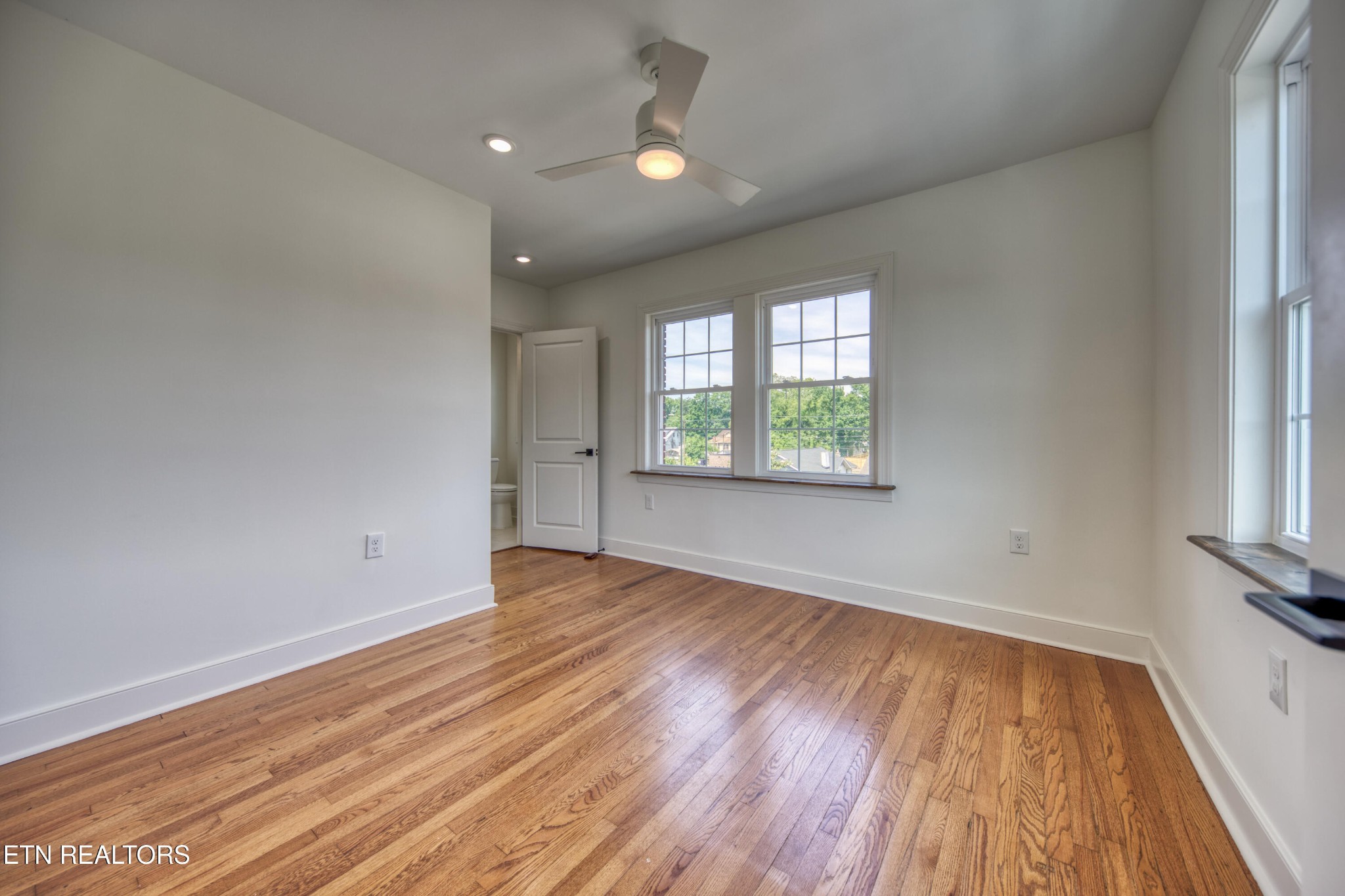 2724 E Magnolia Avenue Knoxville TN 37914