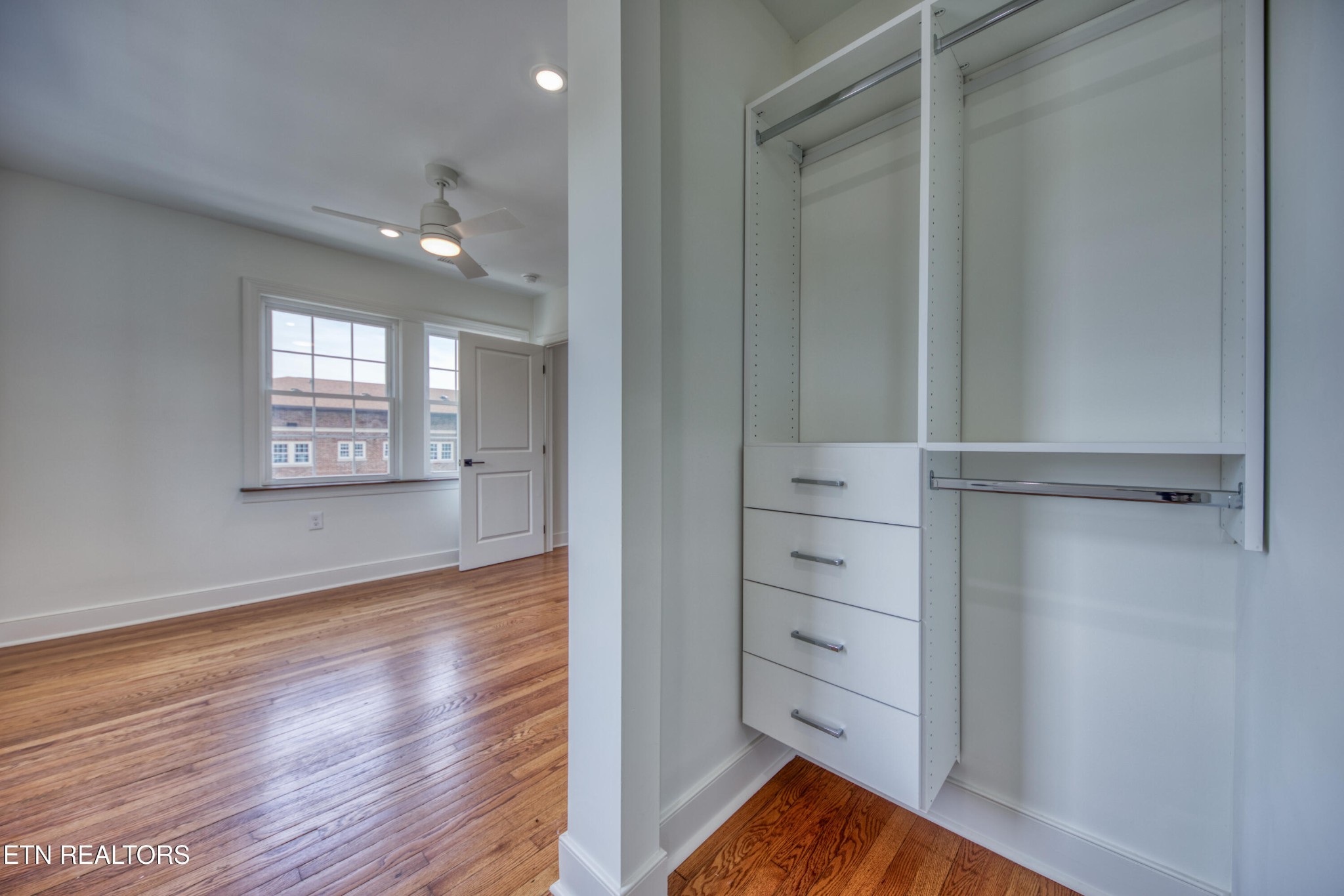 2724 E Magnolia Avenue Knoxville TN 37914