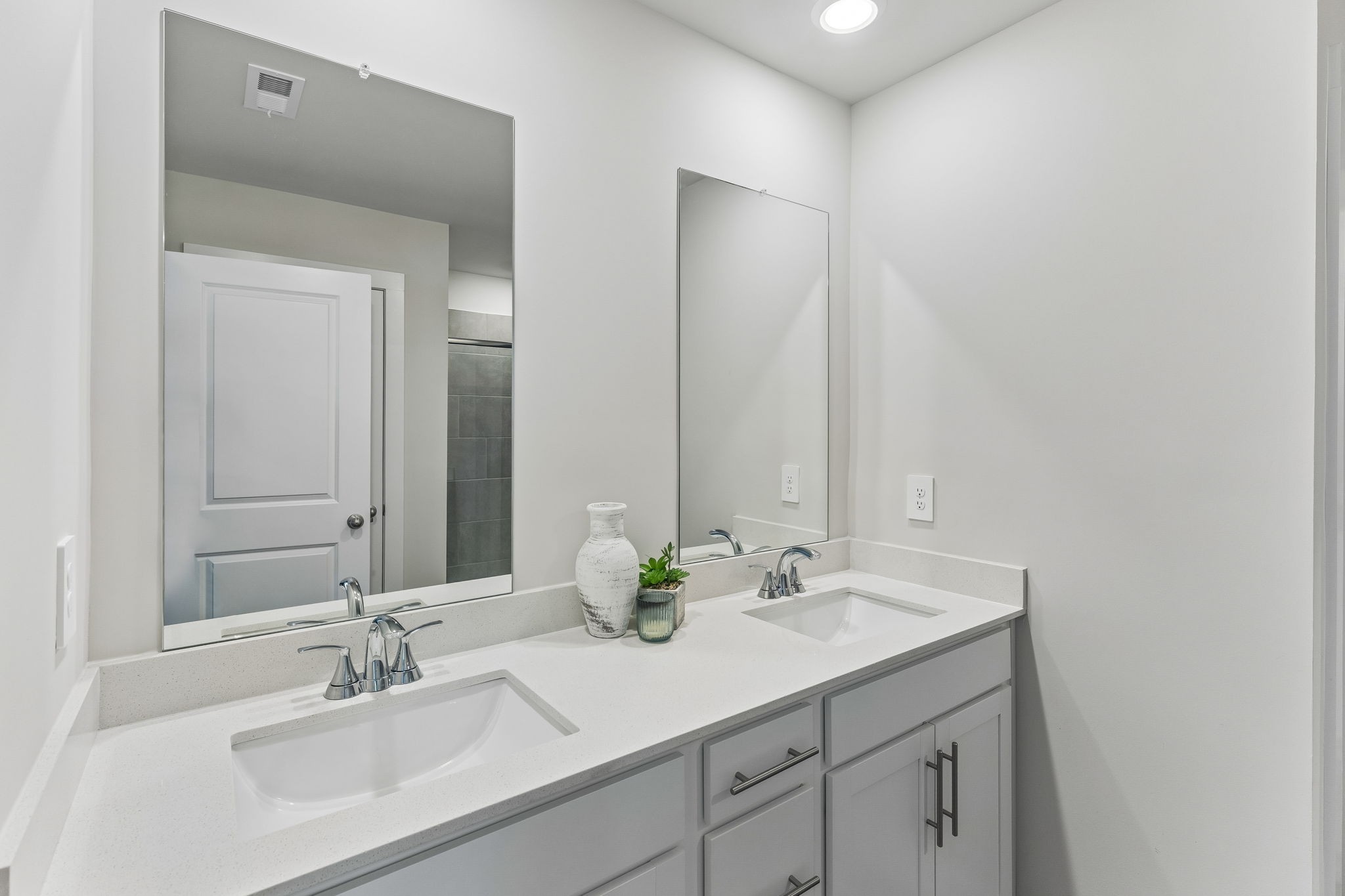 1735 Flora Grove Hermitage TN 37076